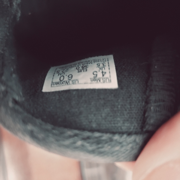 Vans - Picture 2 of 6